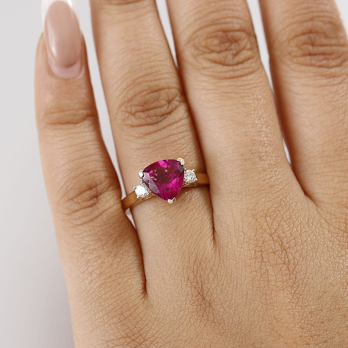 Certified & Appraised 10K Yellow Gold AAA Luxuriant Bixbite (LG) and Lab Grown Diamond (E-F, VS) Ring (Size 6.5) 2.26 ctw image number 2