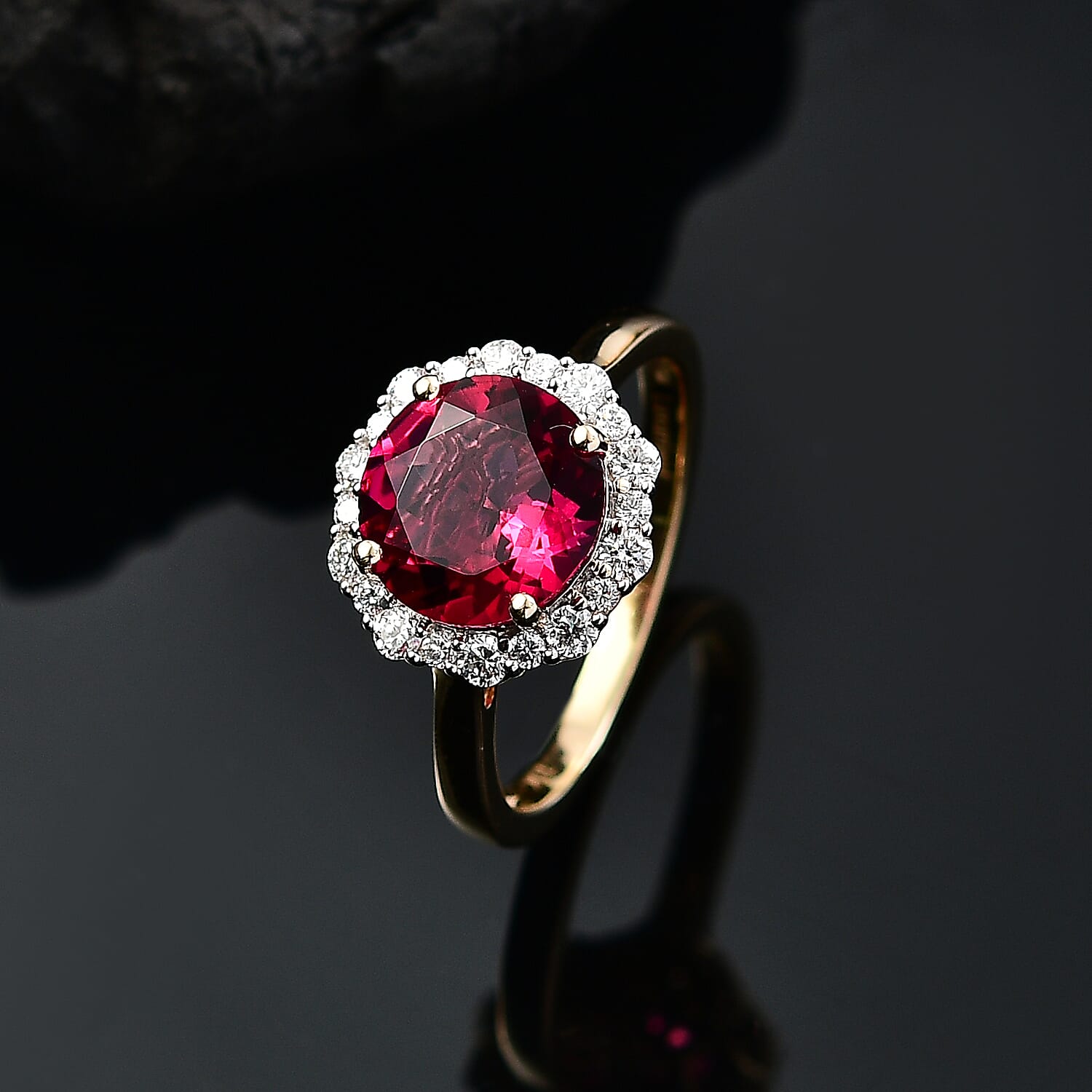 Certified & Appraised AAA Luxuriant Bixbite (LG) and E-F VS Lab Grown Diamond 3.67 ctw Ring in 10K Yellow Gold