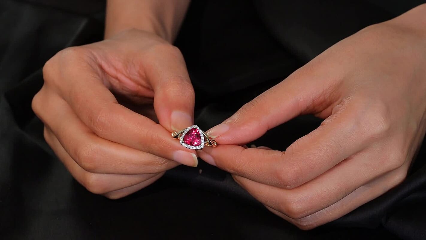 Certified & Appraised AAA Luxuriant Bixbite (LG) 10.0) and E-F VS Lab Grown Diamond 2.28 ctw Ring in 10K Yellow Gold