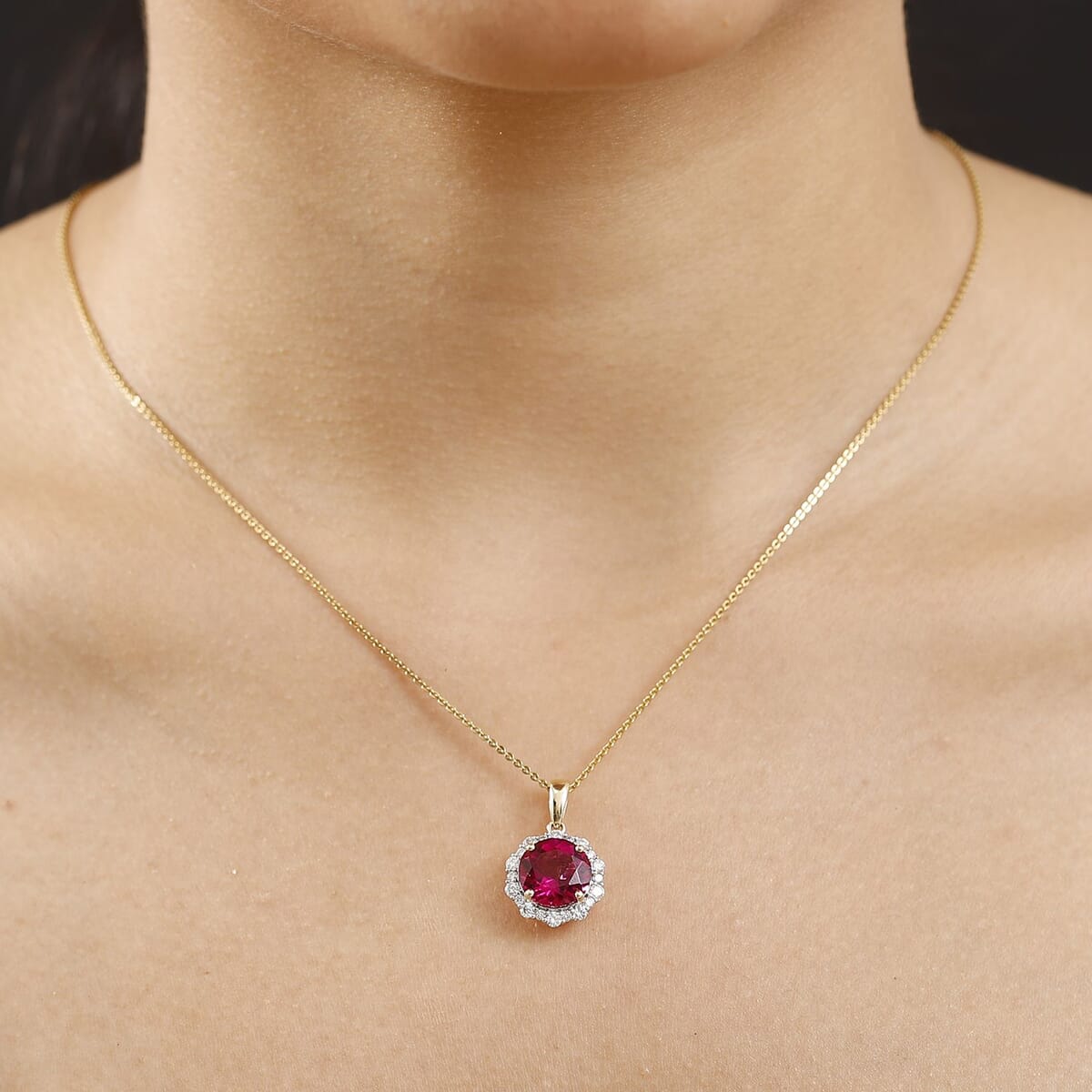 Certified & Appraised AAA Luxuriant Bixbite (LG) and E-F VS Lab Grown Diamond 3.51 ctw Pendant Necklace (18 Inches) in 10K Yellow Gold image number 2