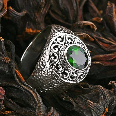 Bali Legacy Chrome Diopside 1.90 ctw Hammer with Tulang Naga Texture Ring in Sterling Silver (Size 10.0) 