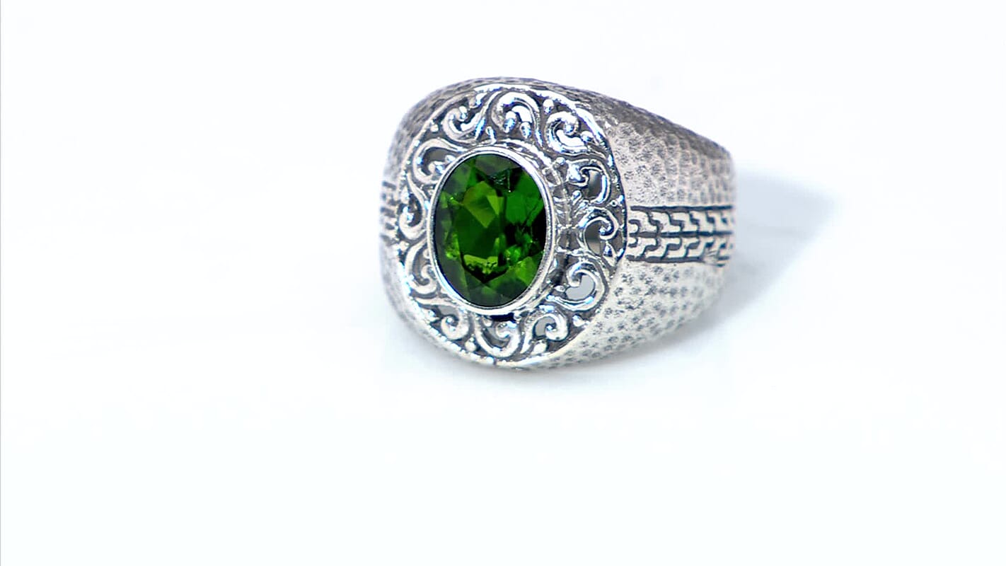 Bali Legacy Chrome Diopside 1.90 ctw Hammer with Tulang Naga Texture Ring in Sterling Silver (Size 10.0)