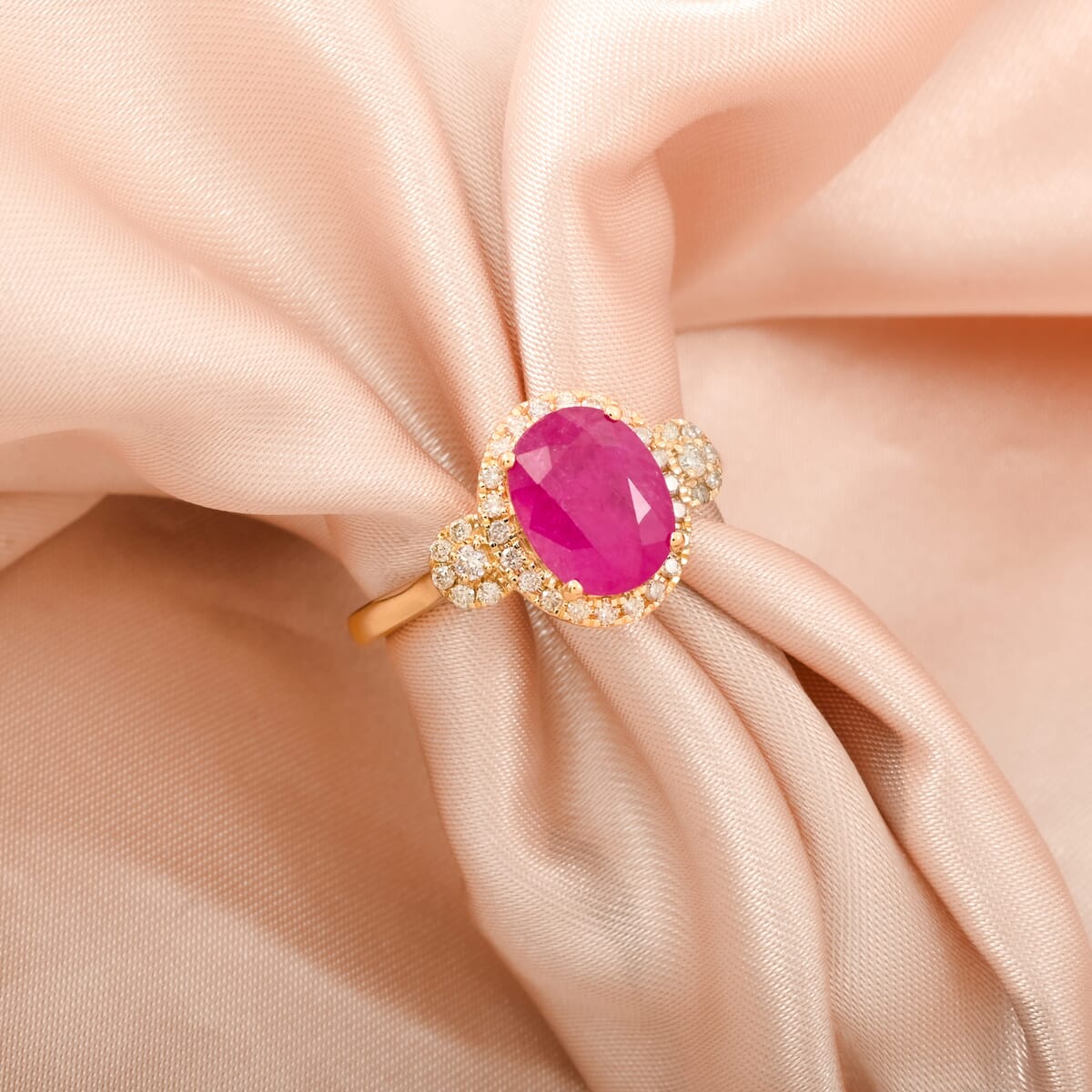 Certified & Appraised Luxoro AAA Mozambique Ruby and I2 Diamond 2.50 ctw Ring in 14K Yellow Gold (Size 10.0) image number 1