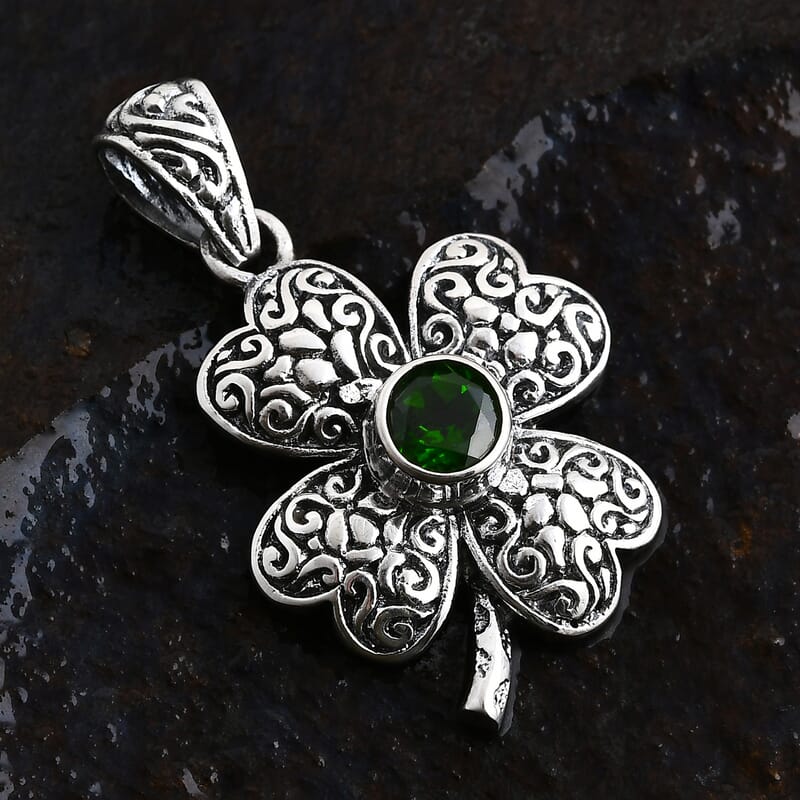 Bali Legacy Chrome Diopside 0.85 ctw Leaf Clover Pendant without Chain in Sterling Silver 