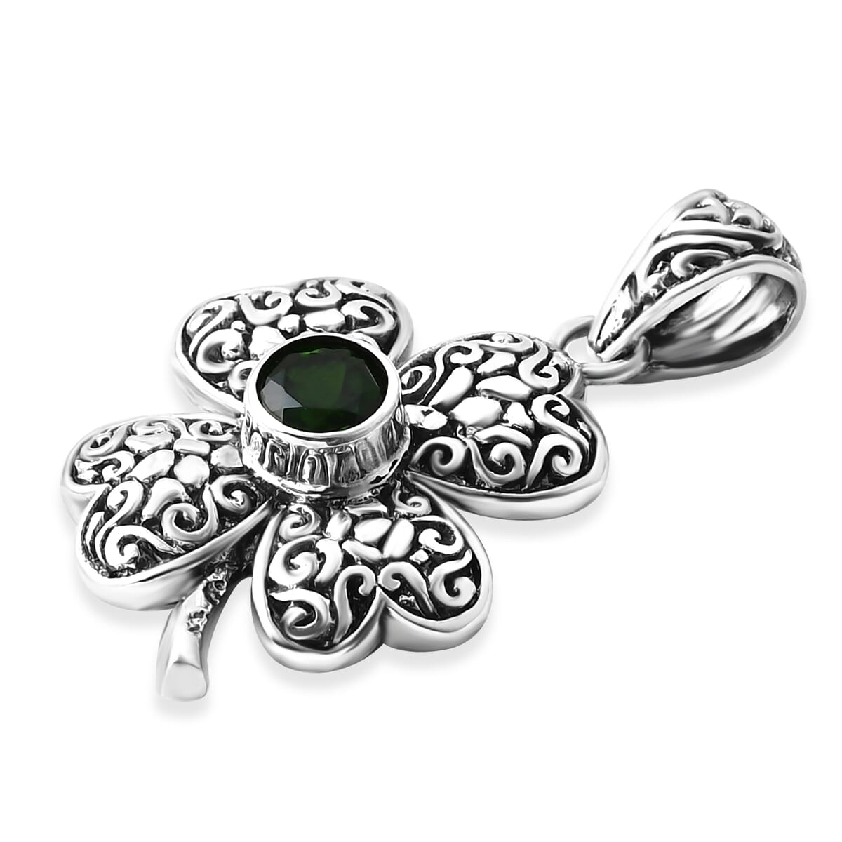 Bali Legacy Chrome Diopside 0.85 ctw Leaf Clover Pendant without Chain in Sterling Silver  image number 3