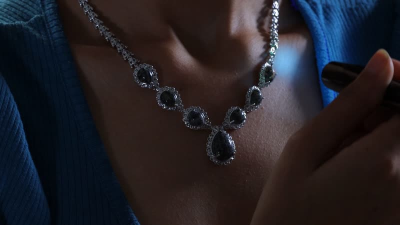 Karis Natural Yooperlite 23.80 ctw Midnight Majesty Necklace in Platinum Bond 18-20 Inches with Free UV Flash Light