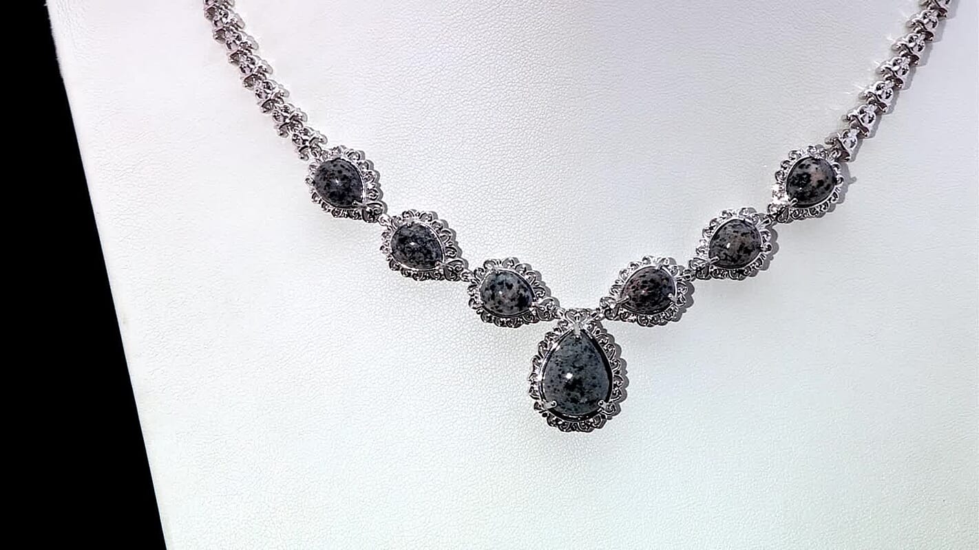 Karis Natural Yooperlite 23.80 ctw Midnight Majesty Necklace in Platinum Bond 18-20 Inches with Free UV Flash Light