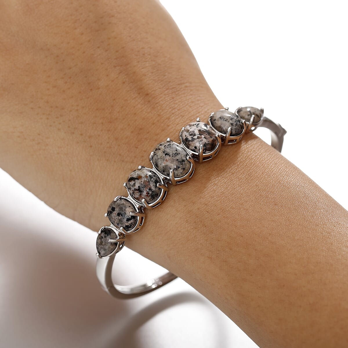 Karis Natural Yooperlite 27.80 ctw Bangle Bracelet in Platinum Bond (6.50 In) with Free UV Flash Light image number 2
