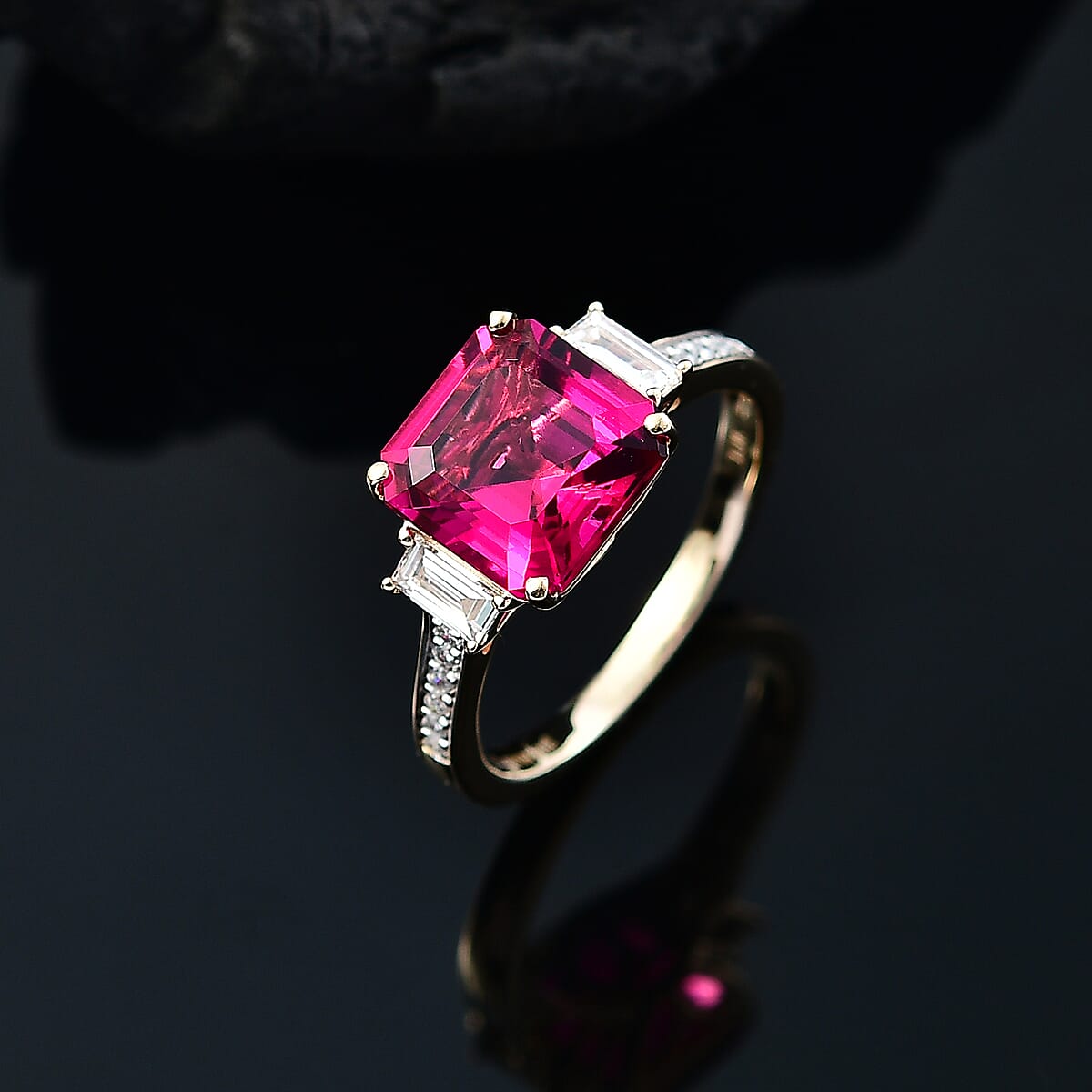 Certified & Appraised Asscher Cut AAA Luxuriant Bixbite (LG) and E-F VS Lab Grown Diamond 4.59 ctw Ring in 10K Yellow Gold (Size 10.0) image number 1