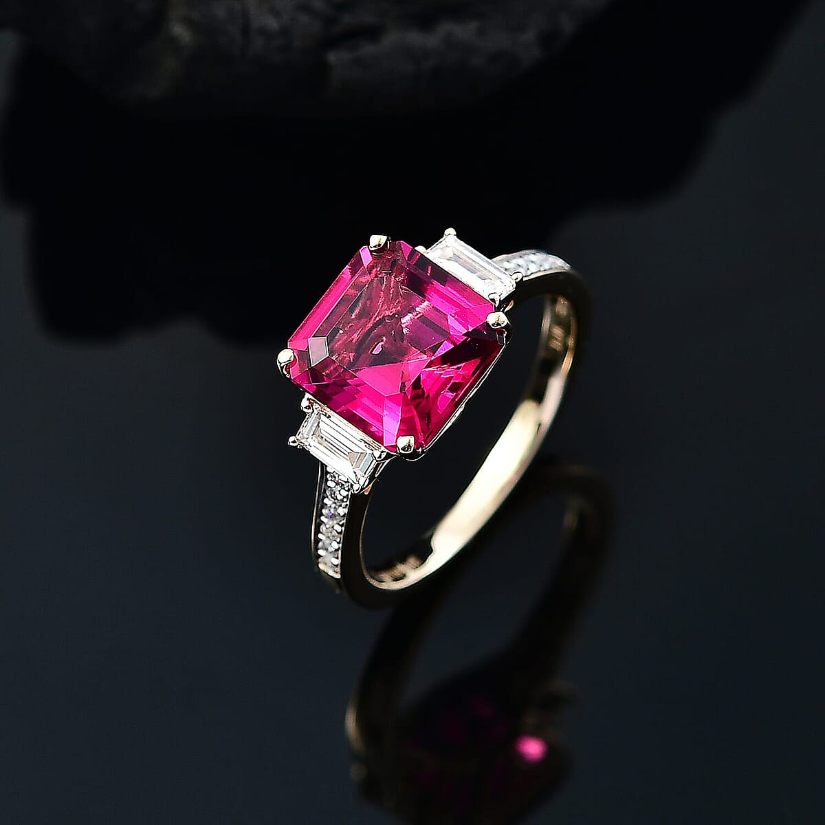 Certified & Appraised Asscher Cut AAA Luxuriant Lab Grown Bixbite , Lab Grown Diamond Ring in 10K Yellow Gold 4.59 ctw (Size 9.5) image number 1