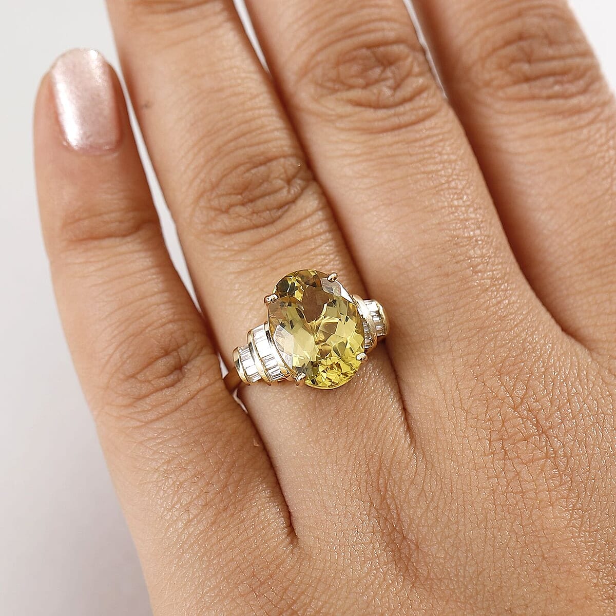 Luxoro Premium Madagascar Yellow Apatite and Diamond G-H I2 6.90 ctw Ring in 10K Yellow Gold (Size 9.5) image number 2