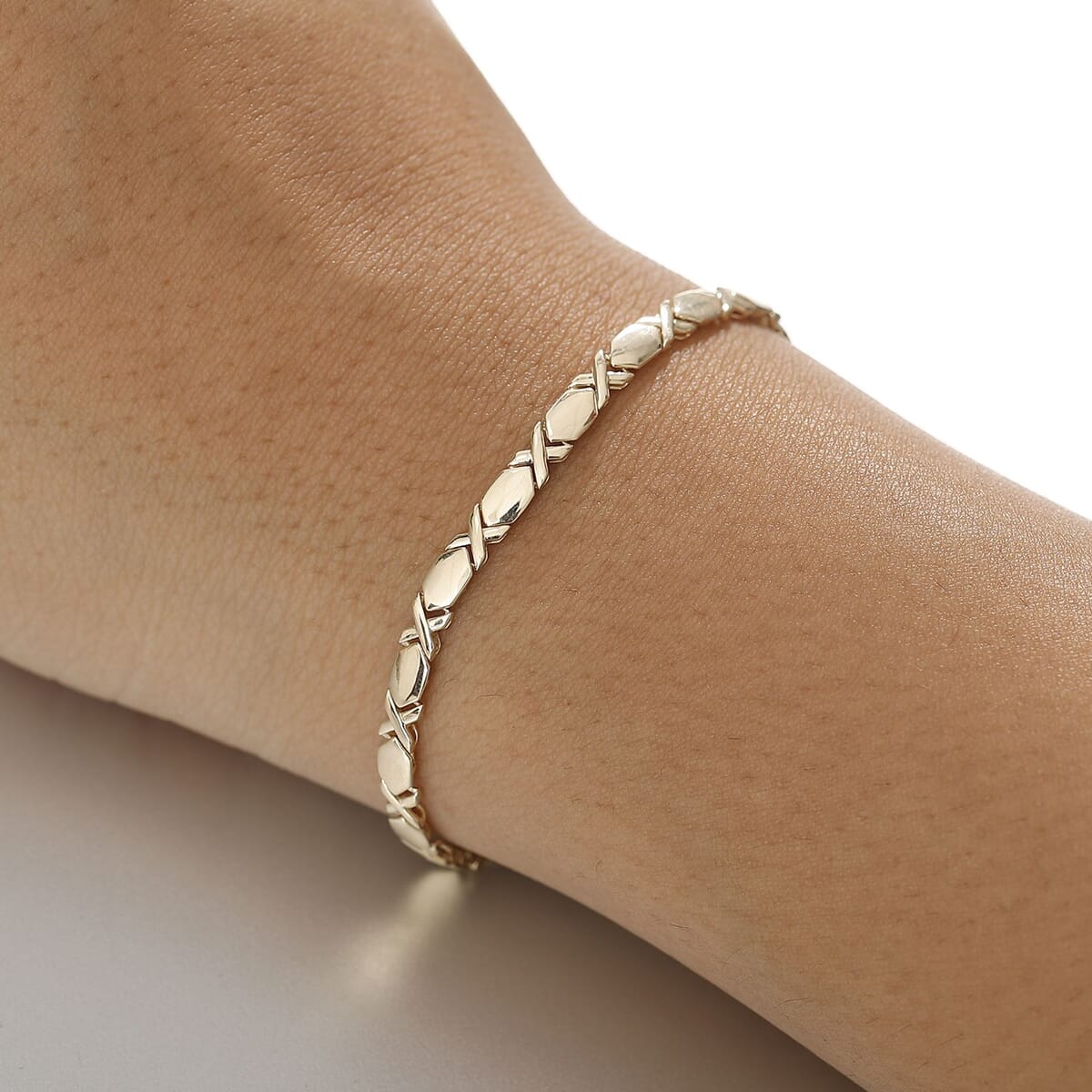 10K Yellow Gold Hugs and Kisses Bracelet (6.50 In) 4.85 Grams image number 2