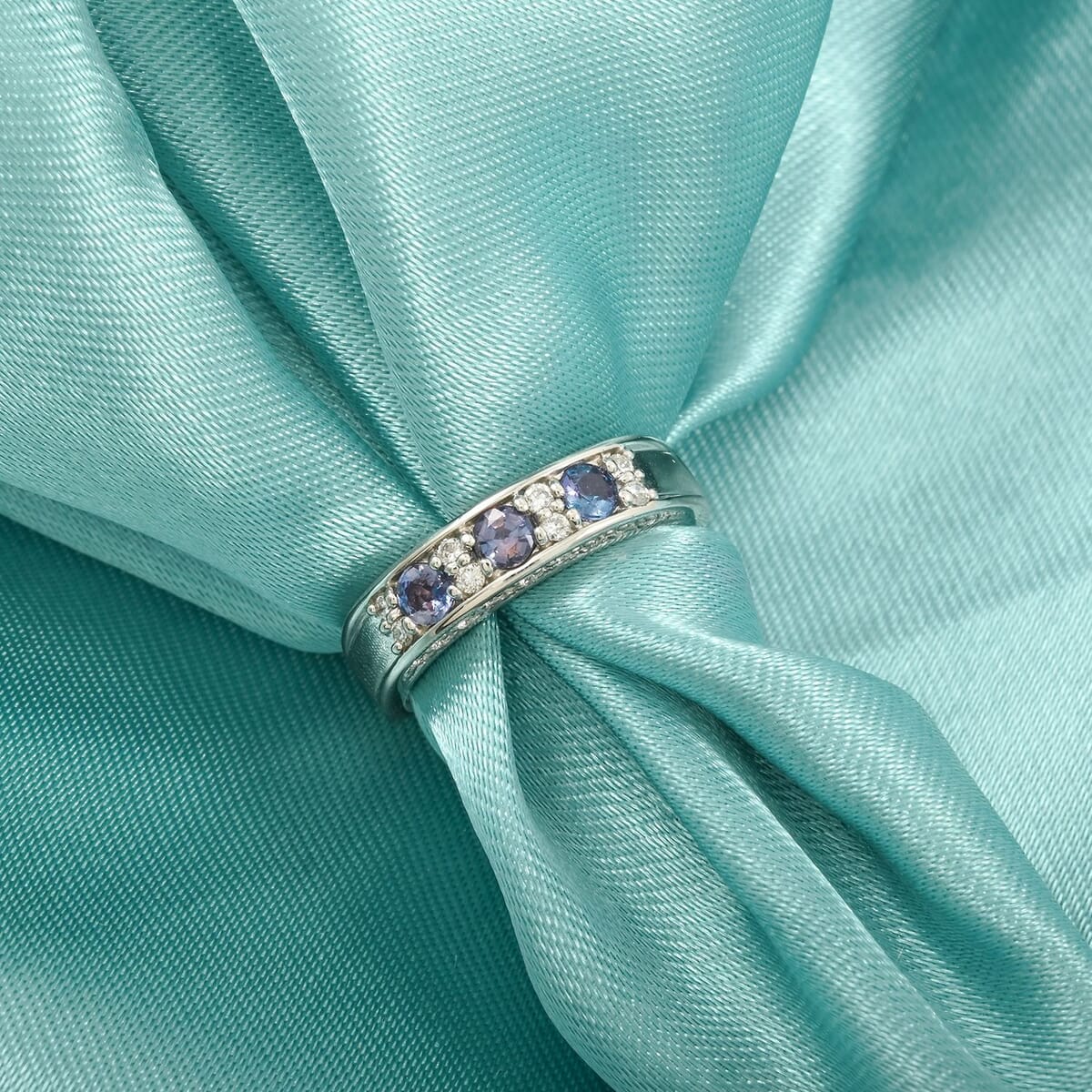 Chairman Vault Collection Certified & Appraised AAAA Brazilian Alexandrite and E-F VS Diamond 0.74 ctw Ring in 900 Platinum (Size 7.0) 9.30 Grams image number 1