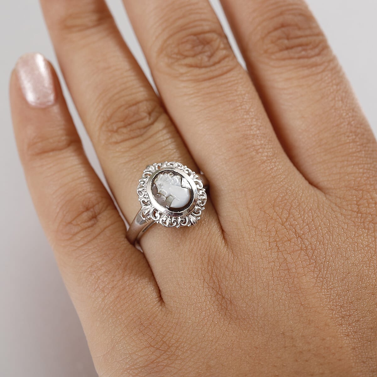 D'Joy Natural Italian Conch Cameo 1.50 ctw Timeless Love Ring in Rhodium Over Sterling Silver (Size 5.0) image number 2
