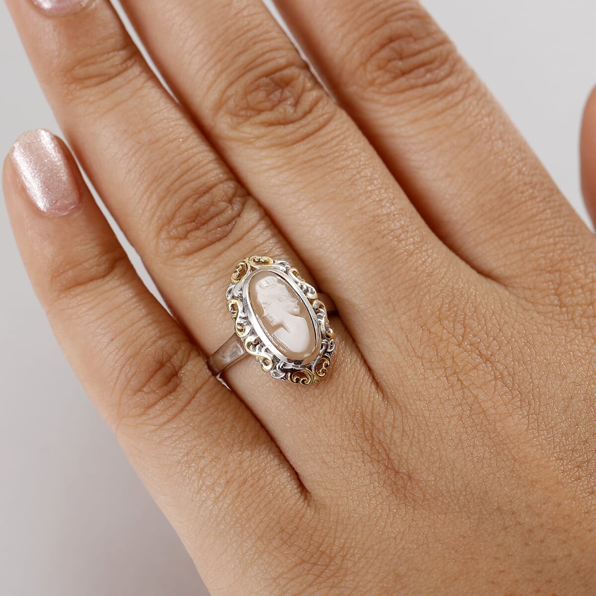 D'Joy Natural Italian Conch Cameo 1.65 ctw Gilded Antiquity Ring in 18K Vermeil YG and Rhodium Over Sterling Silver (Size 7.0) image number 2