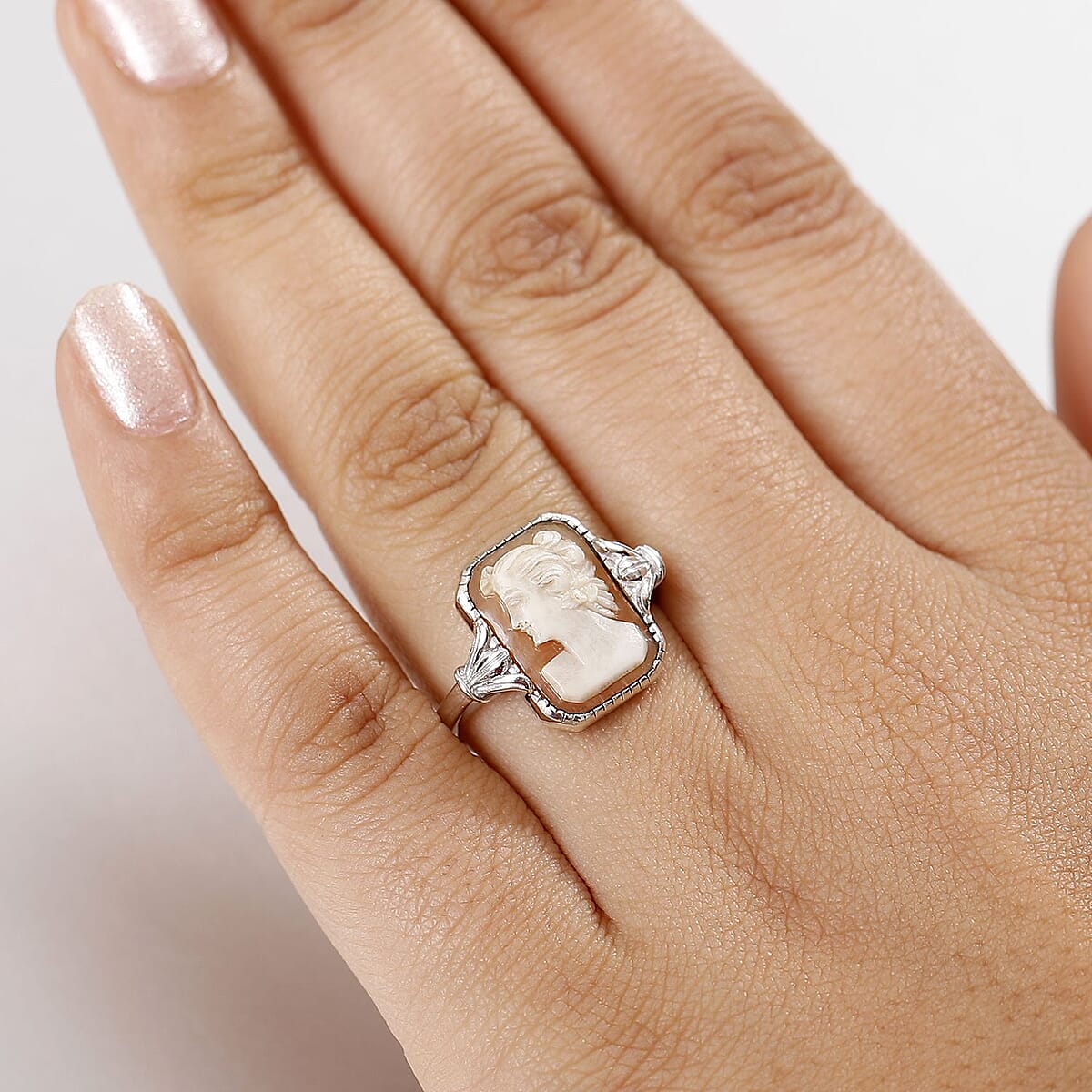 D'Joy Natural Italian Conch Cameo 3.00 ctw Classical Elegance Ring in Rhodium Over Sterling Silver (Size 7.0) image number 2