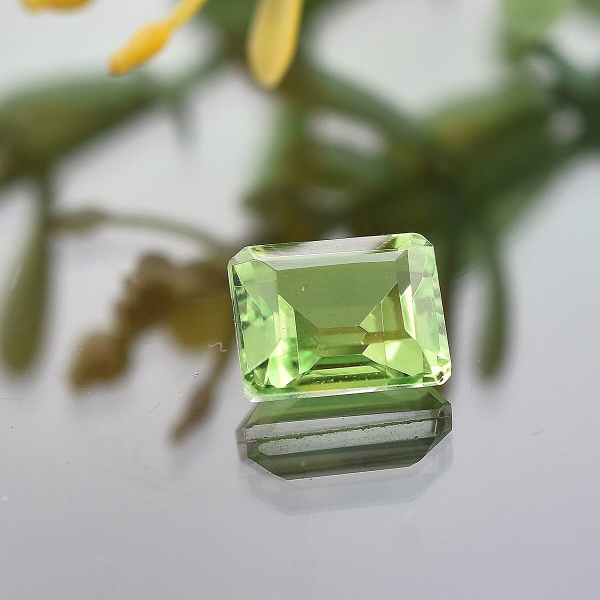Chartreuse Quartz (Oct 8x6 mm) 1.67 ctw Loose Gemstone image number 1