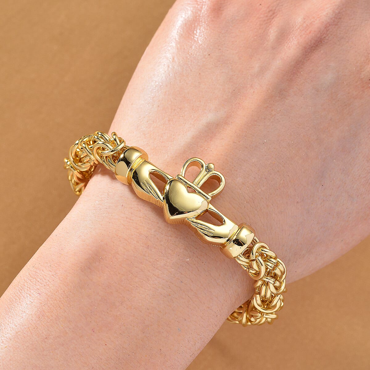 EverTrue Life of Faith Byzantine Chain Claddagh Bracelet in ION Plated YG Stainless Steel (7.50-9.0In) image number 1