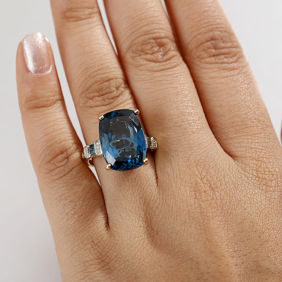 Luxoro Premium London Blue Topaz and Venice Blue and White Diamond I2 16.80 ctw Ocean Wave Ring in 10K Yellow Gold (Size 9.0) image number 2