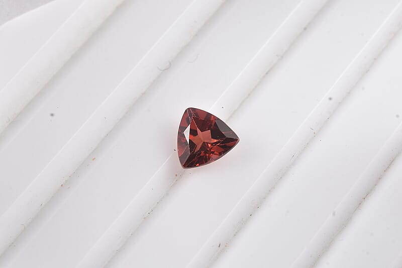 AA Mozambique Garnet (Trl 6 mm) 0.82 ctw Loose Gemstone