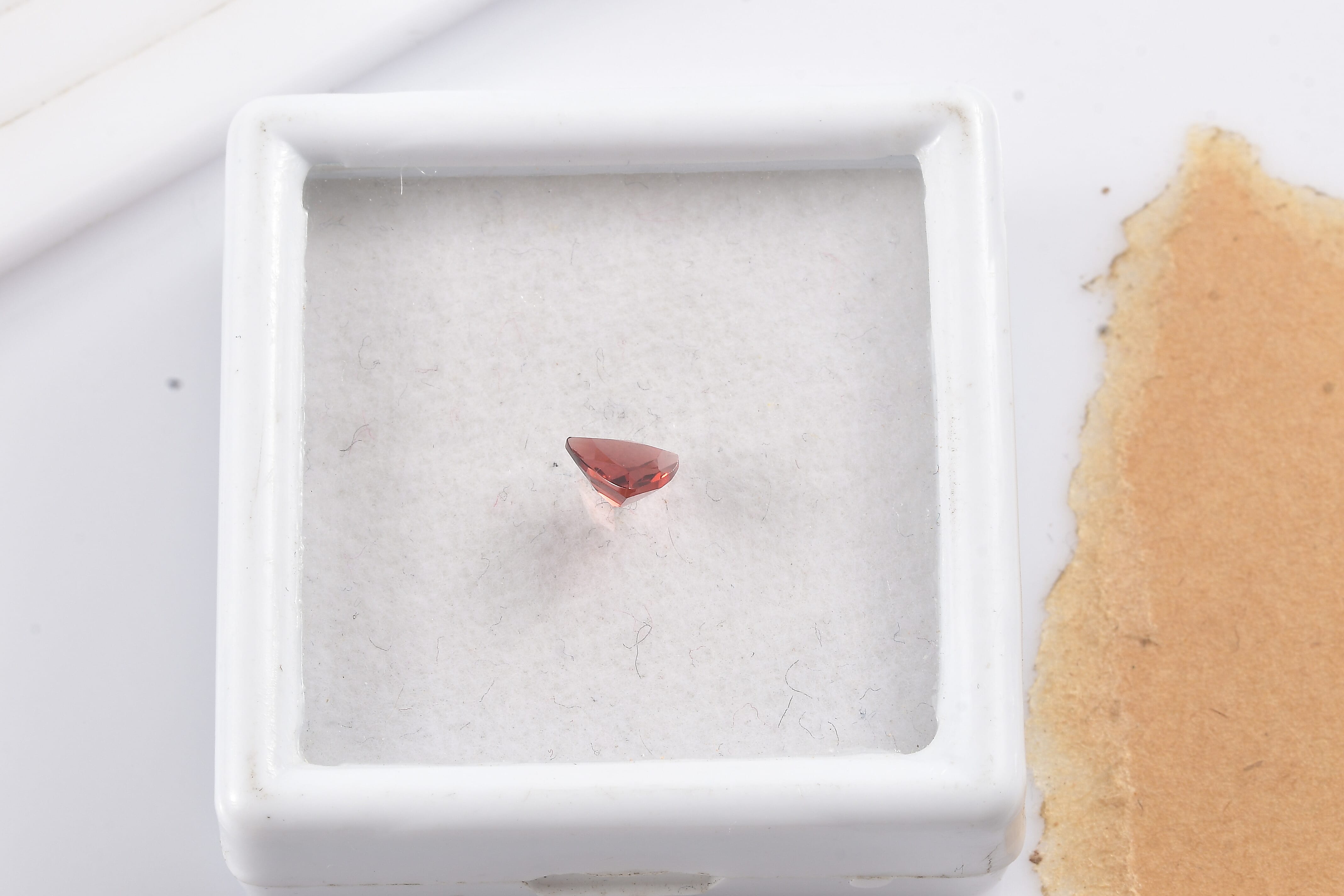 AA Mozambique Garnet (Trl 6 mm) 0.82 ctw Loose Gemstone