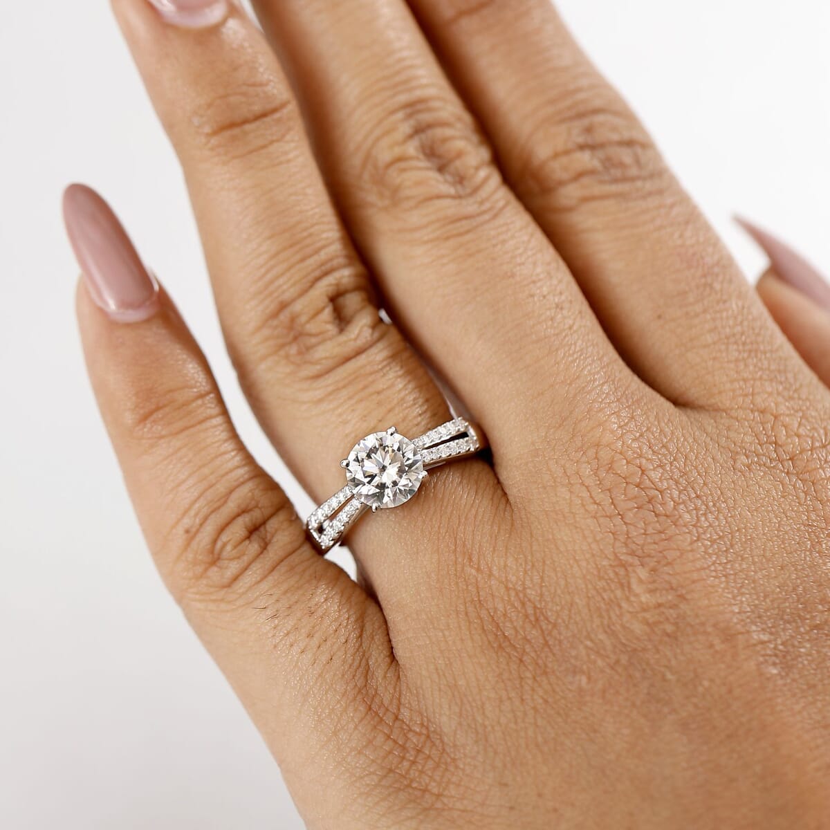 D'Joy Moissanite 2.20 ctw Bow Ring in Rhodium Over Sterling Silver (Size 8.0) image number 2