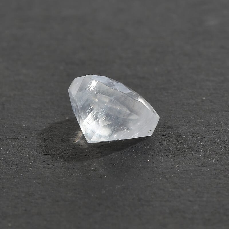 AA Rainbow Moonstone (Hrt 6 mm) 0.75 ctw