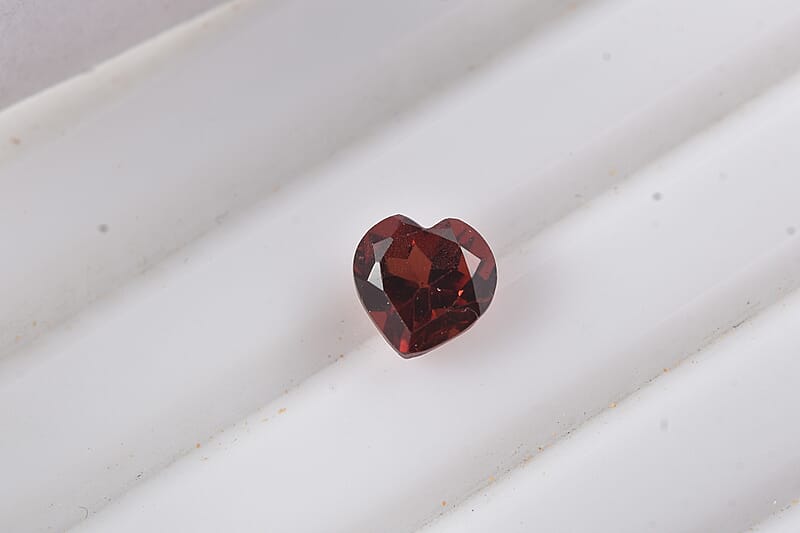 AA Mozambique Garnet (Hrt 6 mm) 0.97 ctw Loose Gemstone
