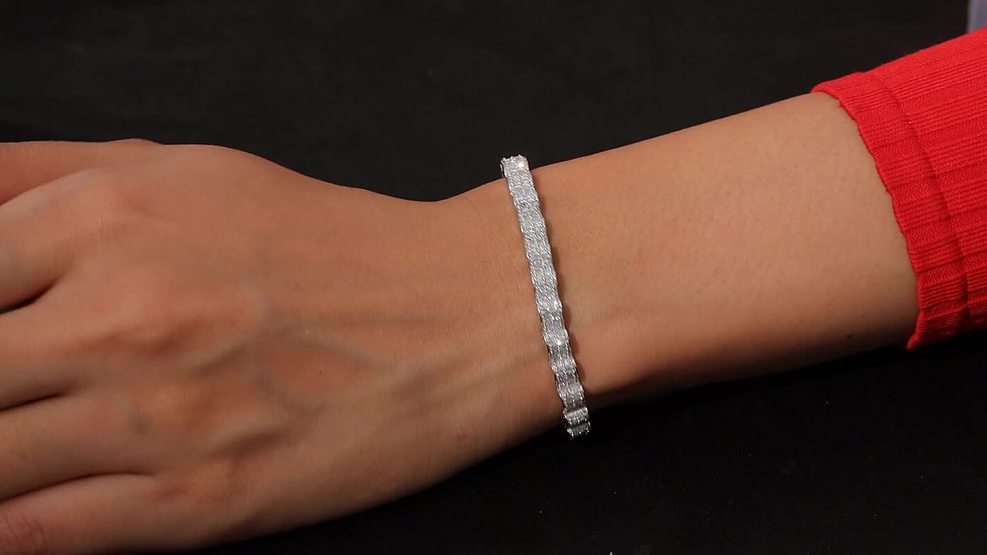 Luxuriant Lab Grown Diamond G-H SI 4.50 ctw Tennis Bracelet in 18K Vermeil Yellow Gold Over Sterling Silver (7.25 In)