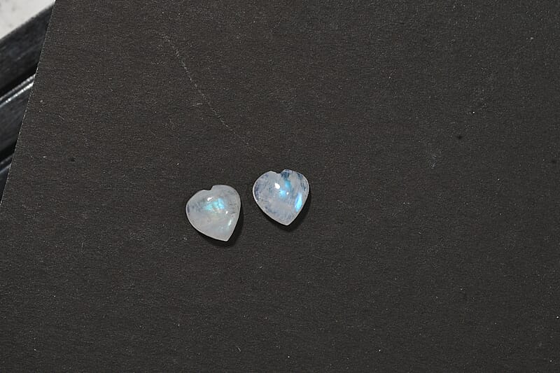 Rainbow Moonstone (Hrt 5 mm) 0.89 ctw Loose Gemstone