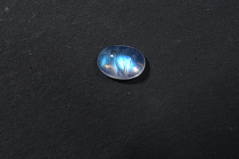 Rainbow Moonstone (Oval 7x5 mm) 0.88 ctw Loose Gemstone