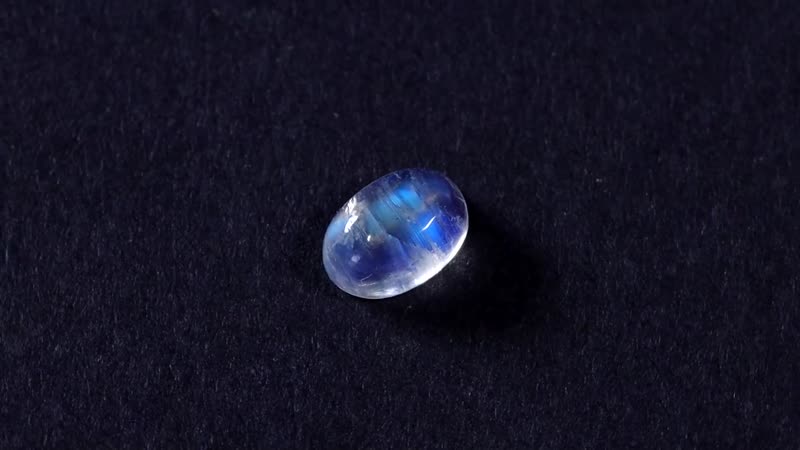 Rainbow Moonstone (Oval 7x5 mm) 0.88 ctw Loose Gemstone