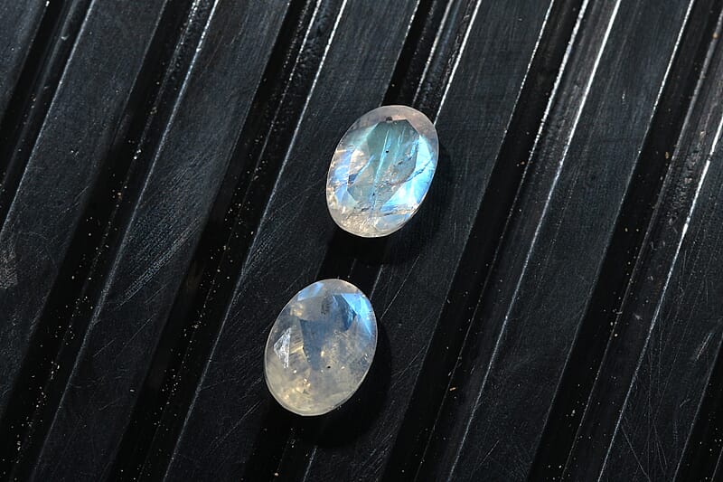 AA Rainbow Moonstone (Oval 7x5 mm) 1.31 ctw Loose Gemstone