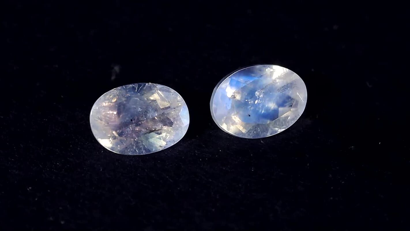 AA Rainbow Moonstone (Oval 7x5 mm) 1.31 ctw Loose Gemstone