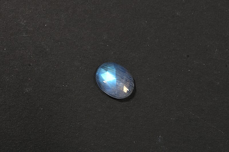 Rainbow Moonstone (Oval 8x6 mm) 1.13 ctw Loose Gemstone
