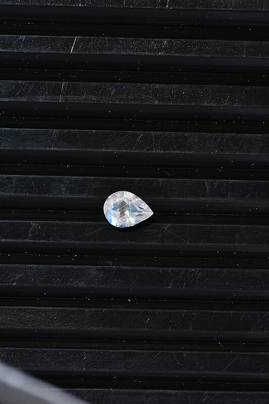 Rainbow Moonstone (Pear 8x5 mm) 0.86 ctw Loose Gemstone