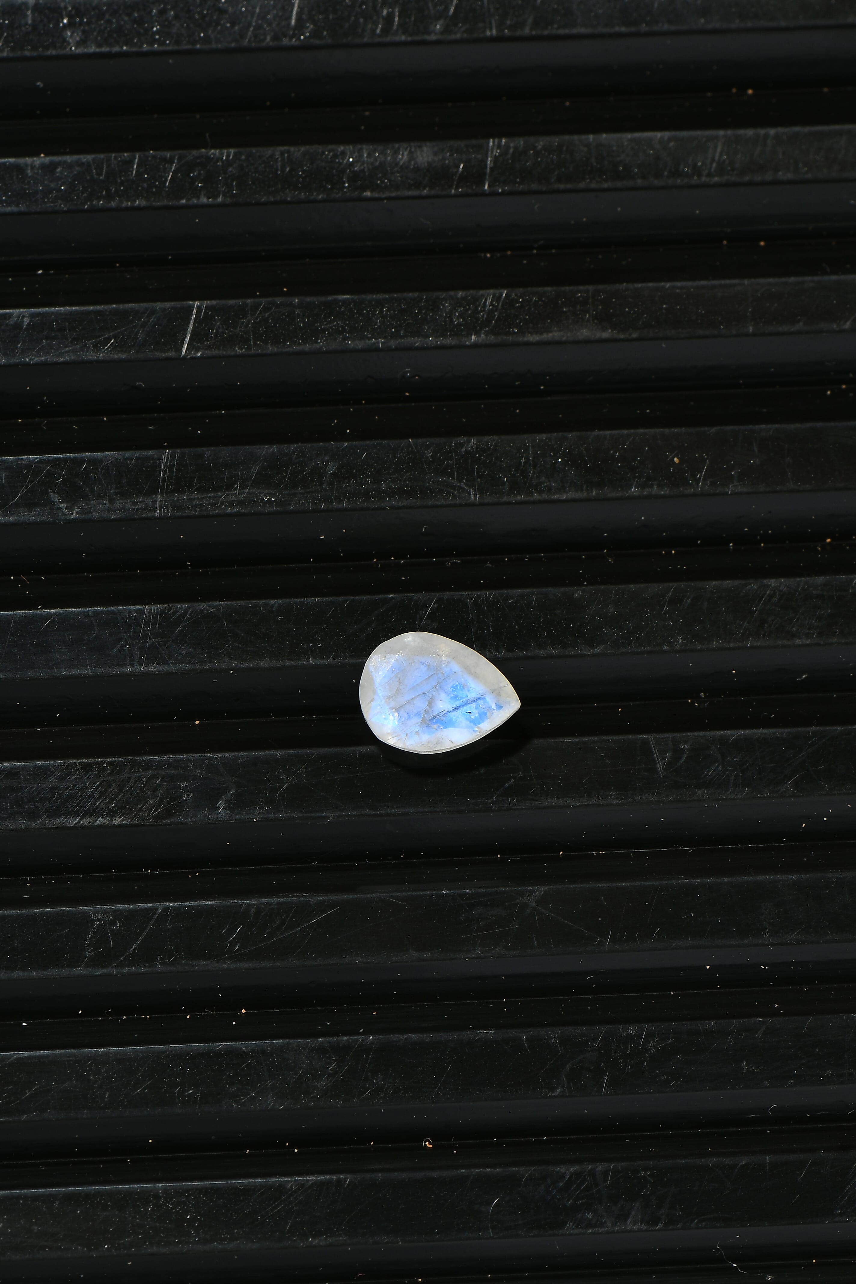 Rainbow Moonstone (Pear 8x6 mm) 1.00 ctw Loose Gemstone