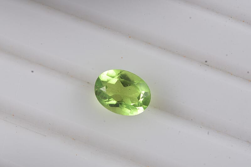 Chartreuse Quartz (Ovl 8x6 mm) 1.40 ctw Loose Gemstone