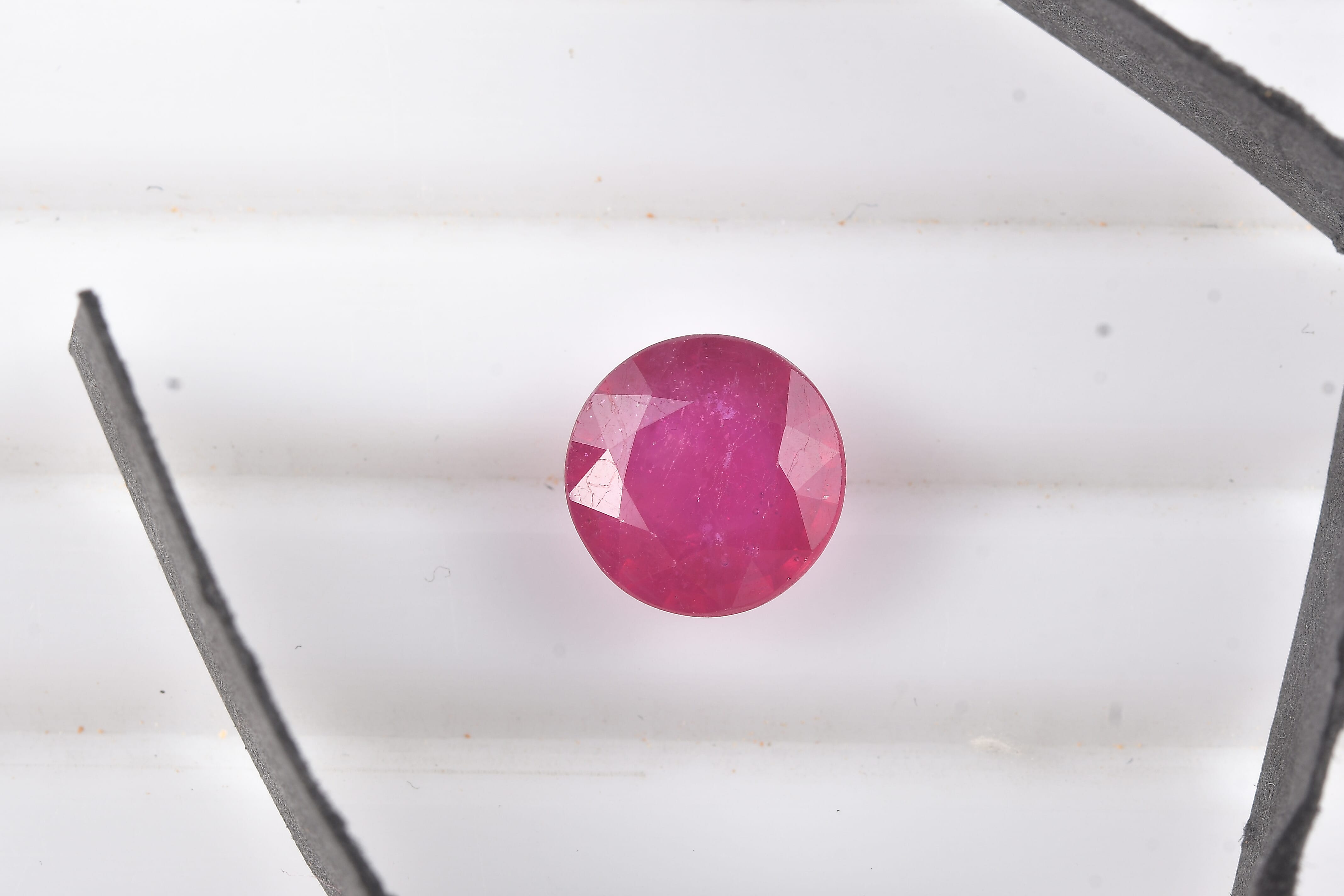 Niassa Ruby (Rnd 9 mm) 3.31 ctw Loose Gemstone