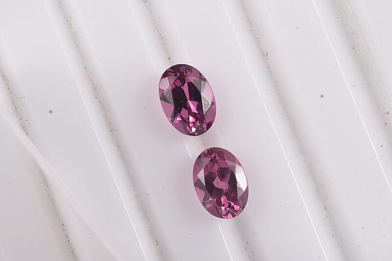 AA Orissa Rhodolite Garnet (Oval 7x5 mm) 1.73 ctw Loose Gemstone