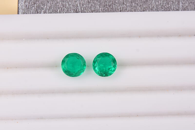 Emeraldine Triplet Quartz (Rnd 8 mm) 4.39 ctw Loose Gemstone