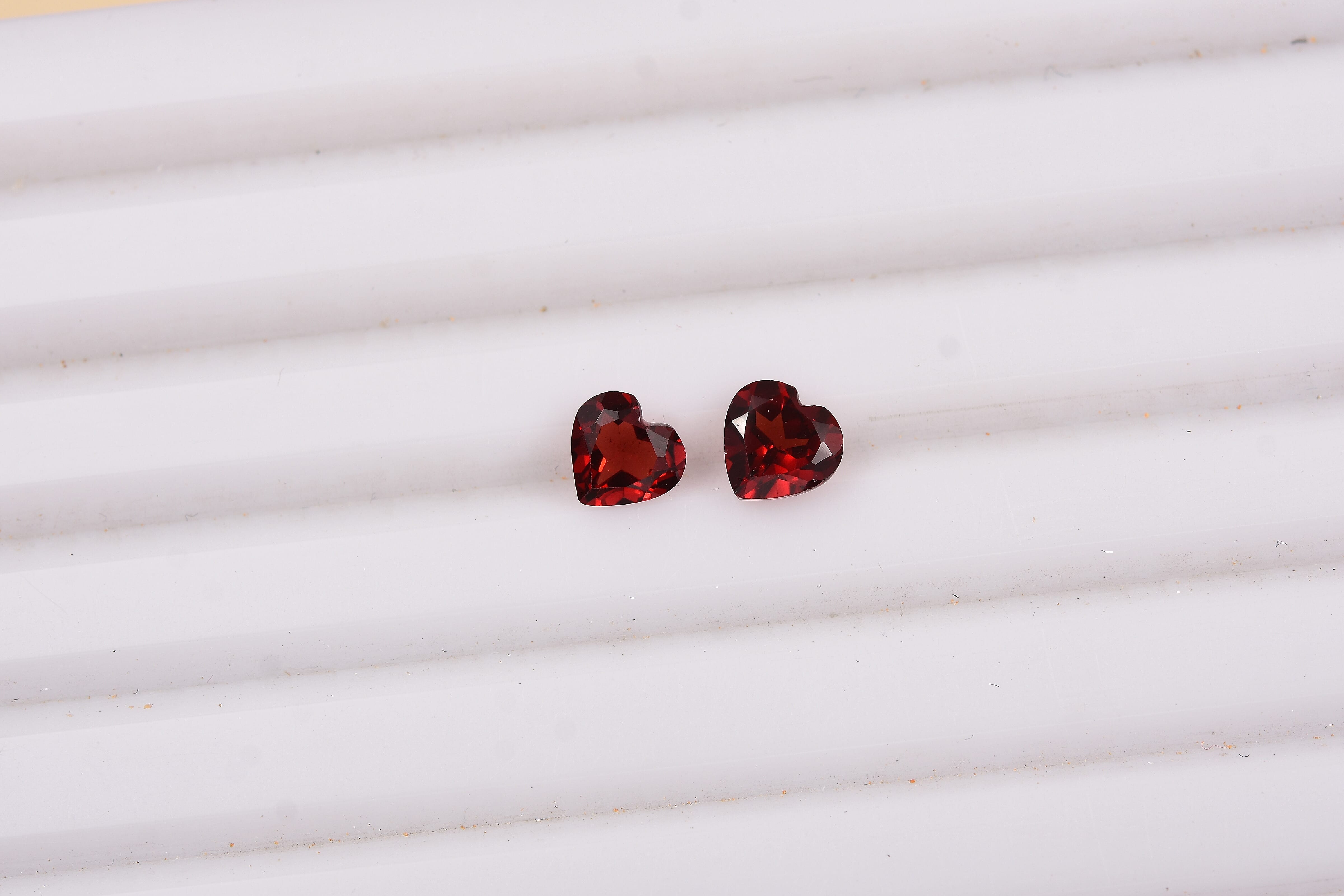 Mozambique Garnet (Hrt 6 mm) 1.68 ctw Loose Gemstone