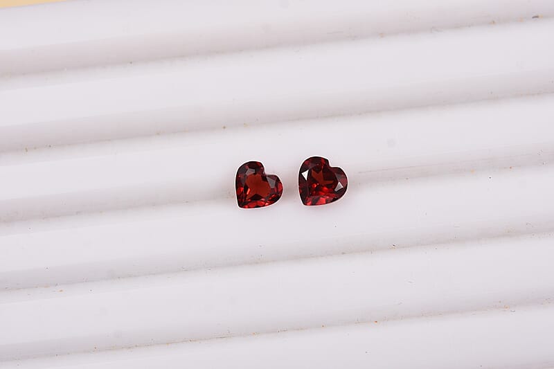 Mozambique Garnet (Hrt 6 mm) 1.68 ctw Loose Gemstone