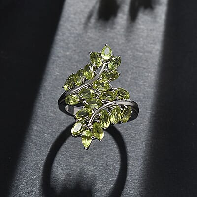 Hebei Peridot 4.20 ctw Ring in Stainless Steel (Size 8.0)