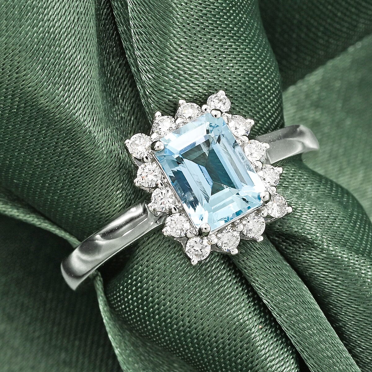 Certified & Appraised AAA Mangoro Aquamarine and Luxuriant Lab Grown Diamond G-H SI 1.84 ctw Ring in 10K White Gold (Size 8.0) image number 1