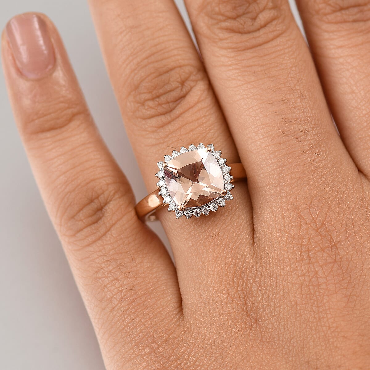 Certified & Appraised Luxoro AAA Marropino Morganite and G-H I2 Diamond 3.75 ctw Ring in 10K Rose Gold (Size 7.0) (Del. in 10-15 Days) image number 2