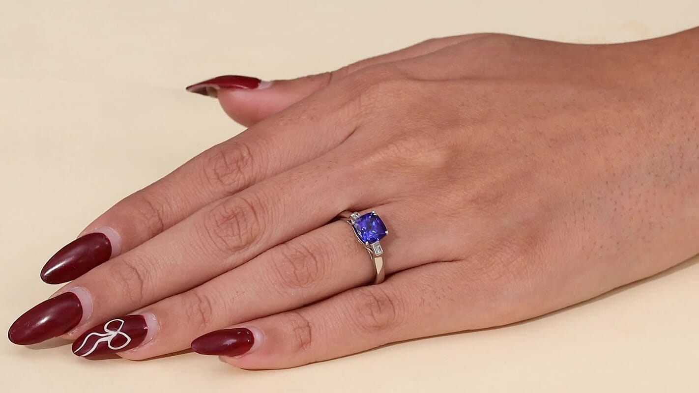 Certified & Appraised Rhapsody 950 Platinum AAAA Tanzanite, Diamond (E-F, VS) Ring (4.87 g) (Del. in 10-15 Days) 1.55 ctw