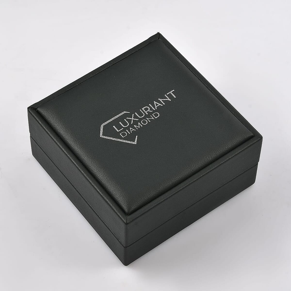 IGI Certified 950 Platinum Luxuriant Lab Grown Diamond (E-F, VS) Ring (Size 7.5) (7.50 g) 1.50 ctw image number 9