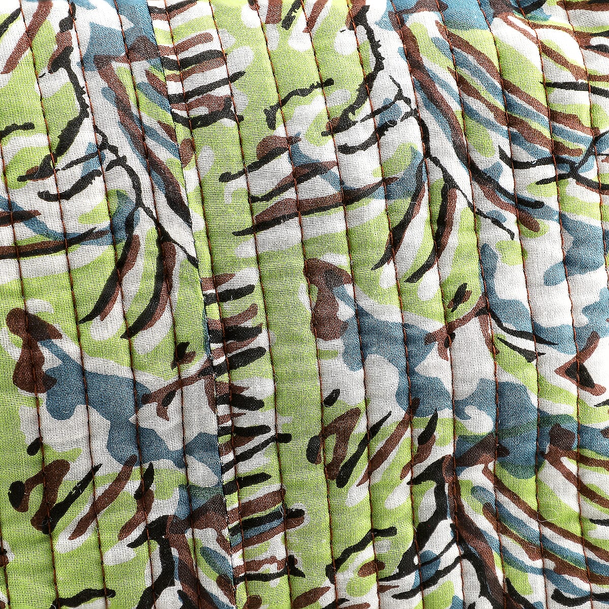 Green Quilted Fabric Set of 4 Pouches with Zipper Closure image number 6