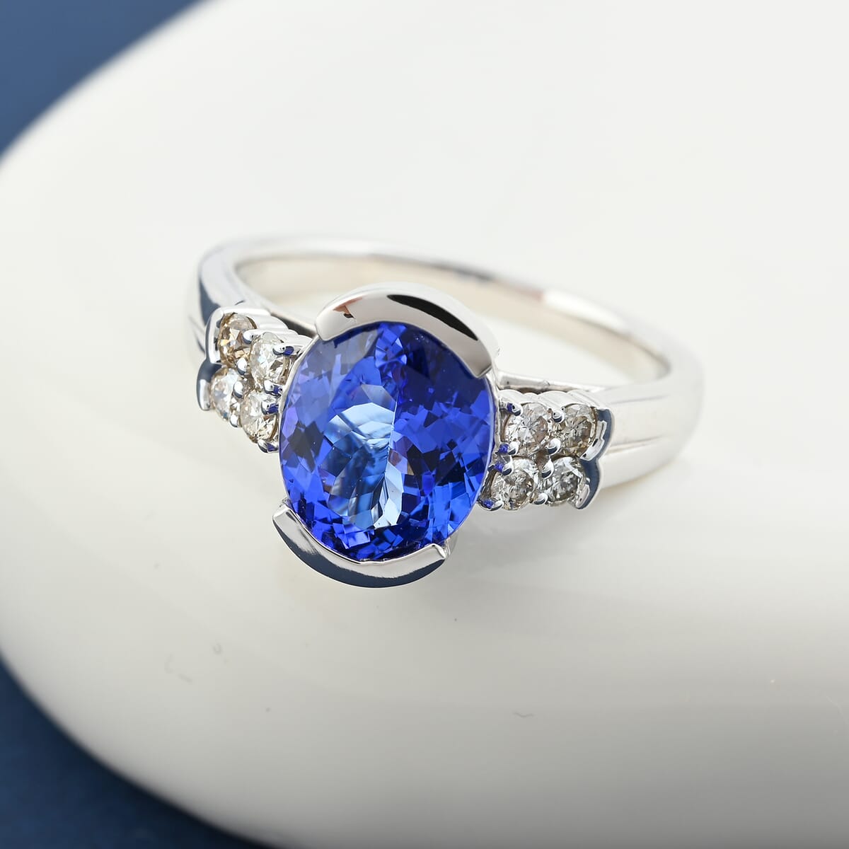 Certified & Appraised Luxoro AAA Tanzanite and I2 Diamond 3.00 ctw Ring in 10K White Gold (Size 10.0) image number 1